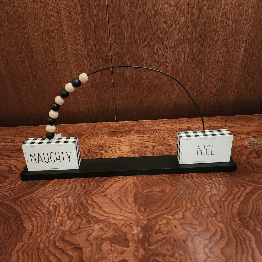 Naughty or Nice Table Decour